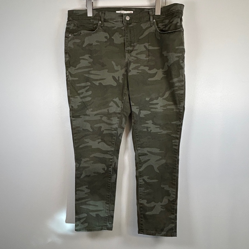 Levi's Women's 18W Green Camouflage Skinny Jeans - Picture 4 of 16